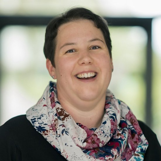 Lena Göring Hauswirtschaftsleitung Lena G. lacht in die Kamera.